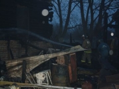 В Старой Майне сгорела баня, но двухквартирный дом удалось отстоять от огня