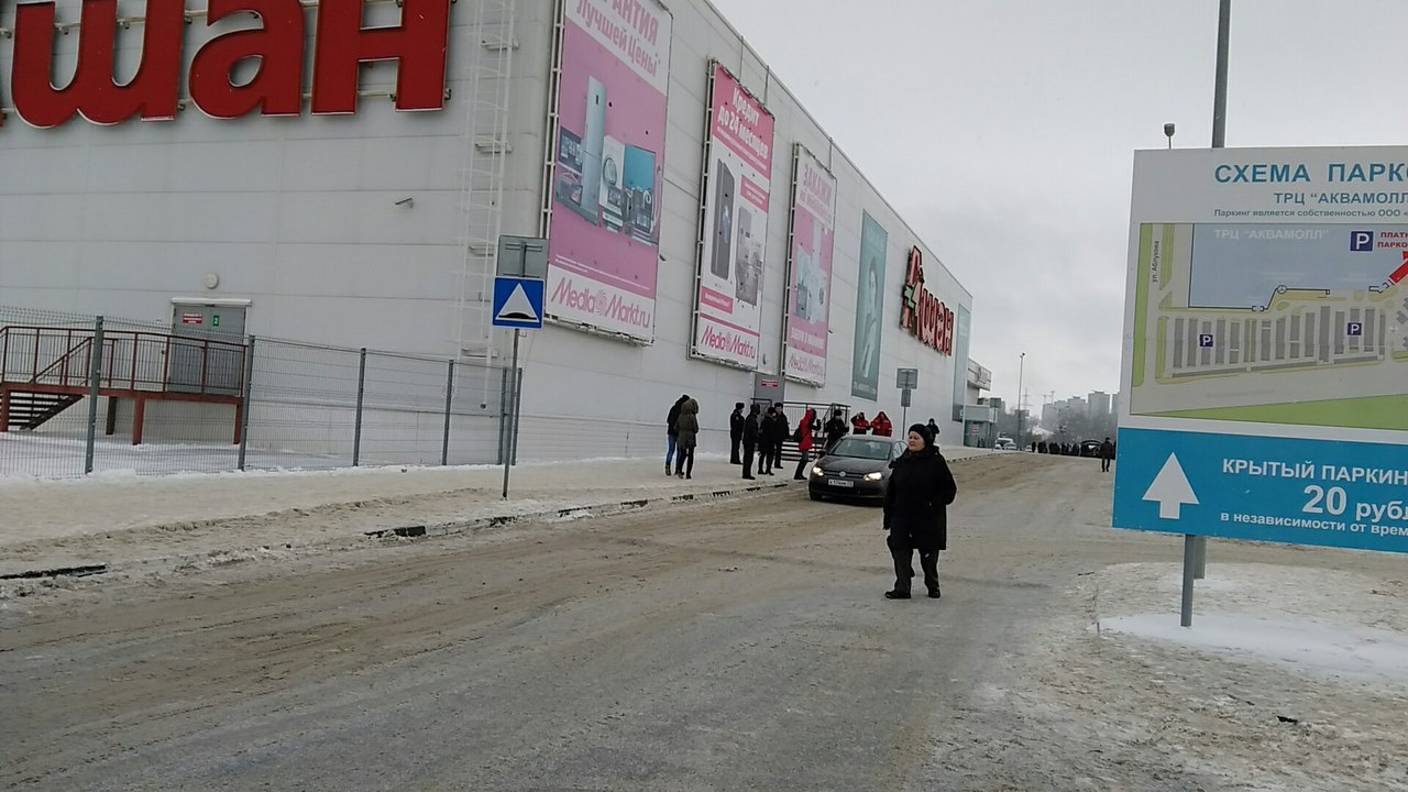 Подробности эвакуации людей из Аквамолла. Первое видео и фото с места  событий | 26.12.2016 | Ульяновск - БезФормата