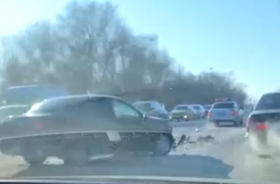 На Димитровградском шоссе столкнулись три автомобиля. Пострадали люди