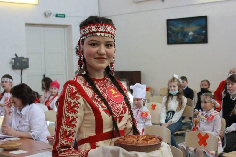В Ульяновском районе выбирали красавиц с национальным колоритом