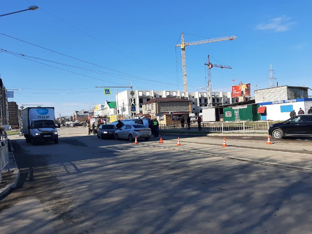 Время в отрадном. Авария на Отрадной улице Ульяновск. Авария на Отрадной Ульяновск. Ульяновск дорожное происшествие на Ефремова.