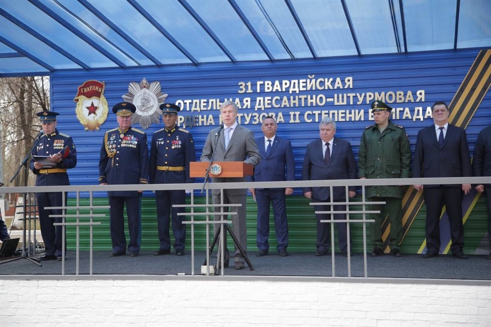 Алексей Русских поздравил ульяновскую бригаду ВДВ с днём рождения
