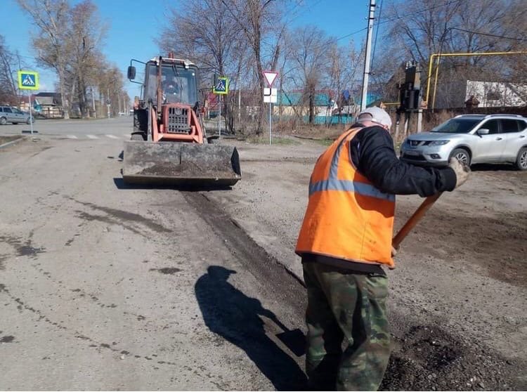 Сегодня ремонтируют дороги на 25 улицах Ульяновска