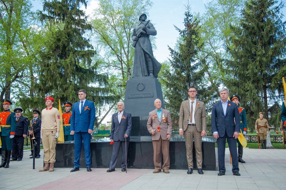 В Чердаклах ко Дню Победы открыли памятник Советскому Солдату-Победителю