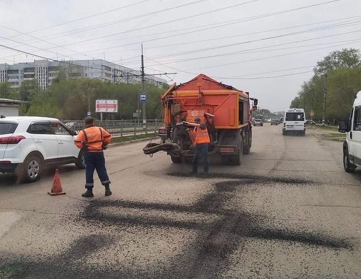 В областном центре ремонтируют дороги и дезинфицируют остановки