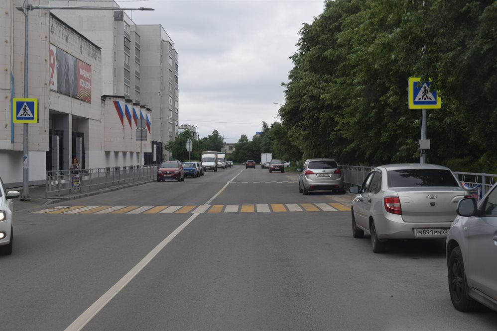 Дорожники Ульяновска нанесли разметку возле учреждений социальной сферы