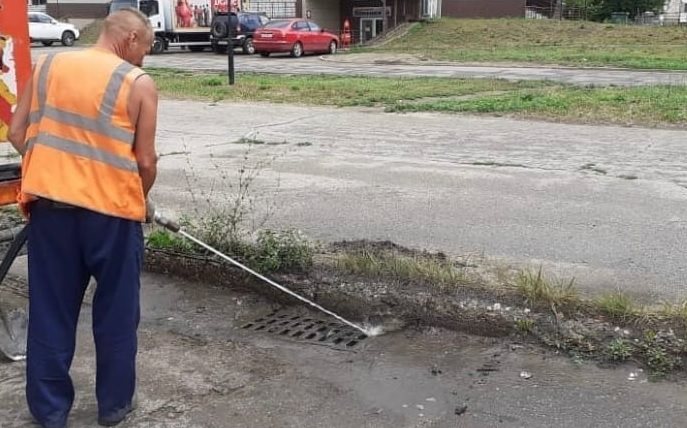 Ливневые канализации промывают в Ульяновске