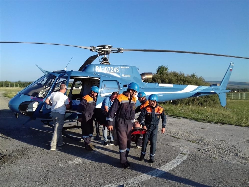 Спасибо всем! Пострадавшего в горах Кавказа Алексея Курепина на вертолете доставили в больницу