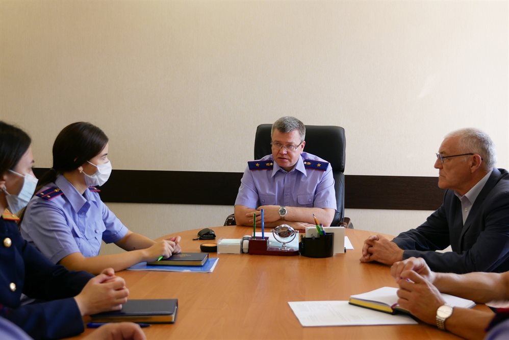 Выпускники академии Следственного комитета рассказали руководителю ульяновского СК о первых месяцах работы