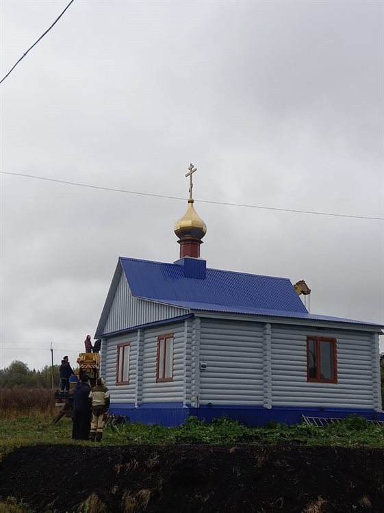 На церковь Владимирской иконы Божией Матери установили купол и крест
