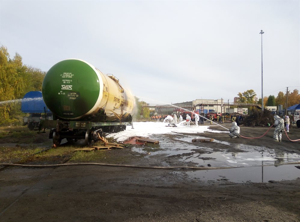 В Ульяновске  опрокинулись шесть цистерн с нефтепродуктами. Спецслужбы «спасали пострадавших»
