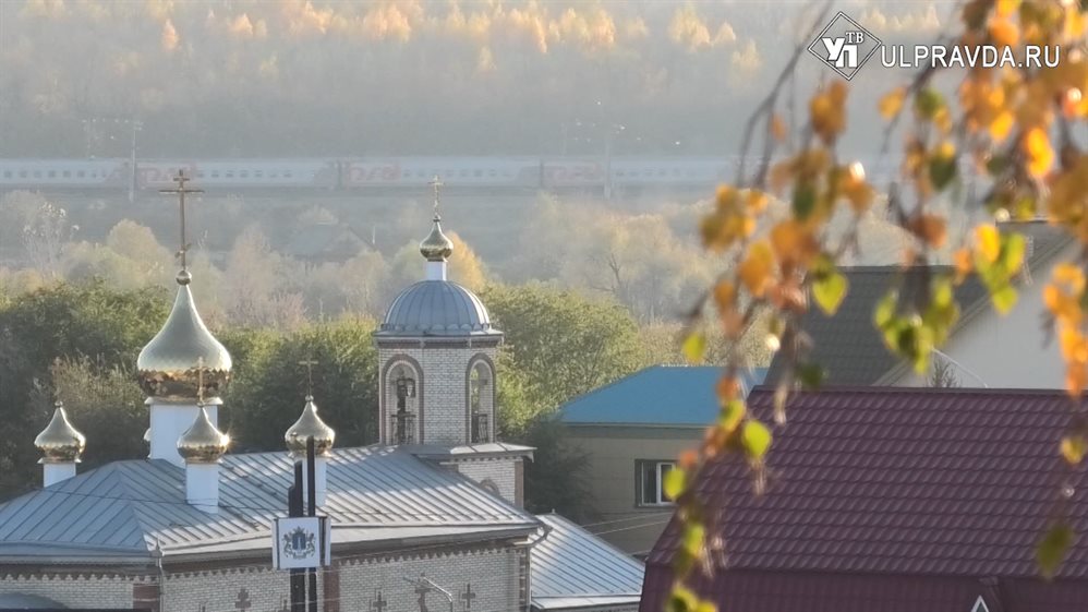 В Николаевке на колокольню храма Николая Чудотворца установили маковку и крест