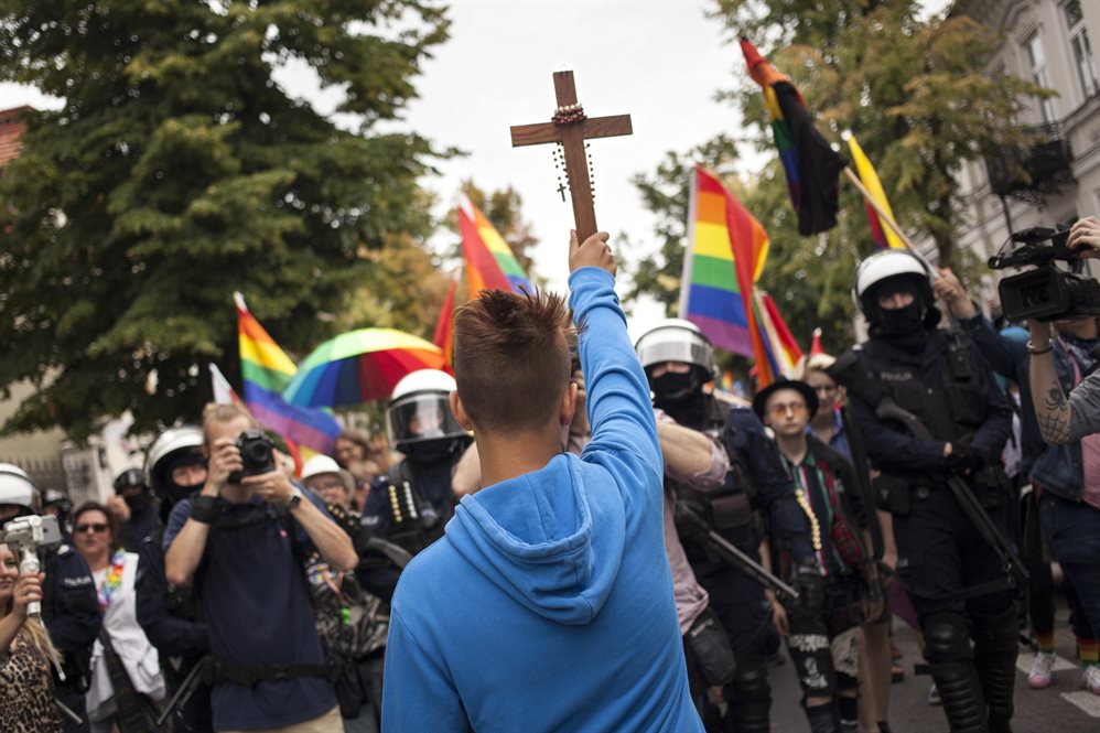 Движение ЛГБТ запрещено в России: сексуальное многообразие — это экстремизм