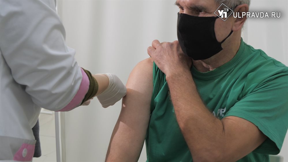 Дайте две! Жители Ульяновской области начали вакцинироваться одновременно от коронавируса и гриппа