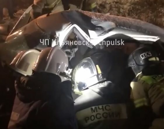 На трассе Архангельское - Ульяновск столкнулись трактор и «Приора». Пострадали два человека