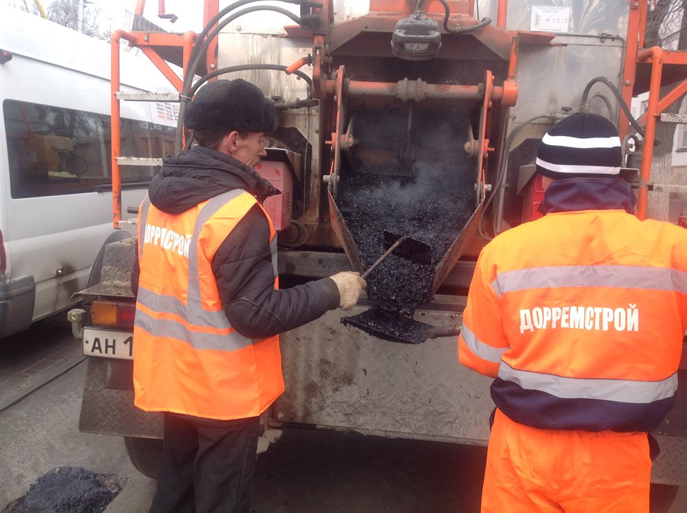 Улицы Ульяновска ремонтируют литым асфальтом