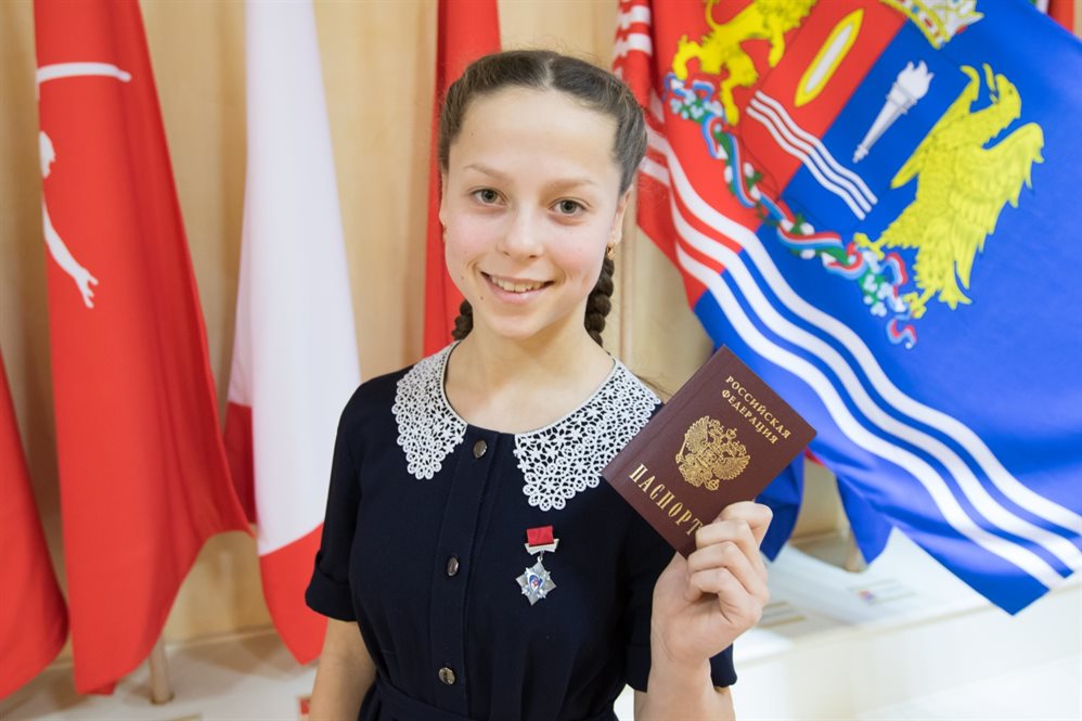 Лучшим школьникам Ульяновской области вручат паспорта в Москве