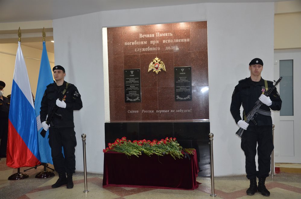 Мемориал сотрудникам ОМОН и СОБР, погибшим при исполнении служебного долга, открыли в Ульяновске