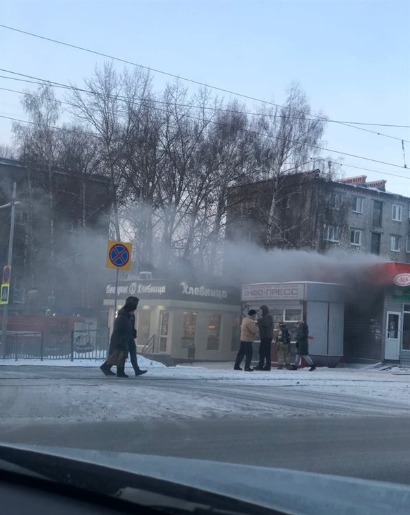 На Московском шоссе загорелся магазин разливных напитков