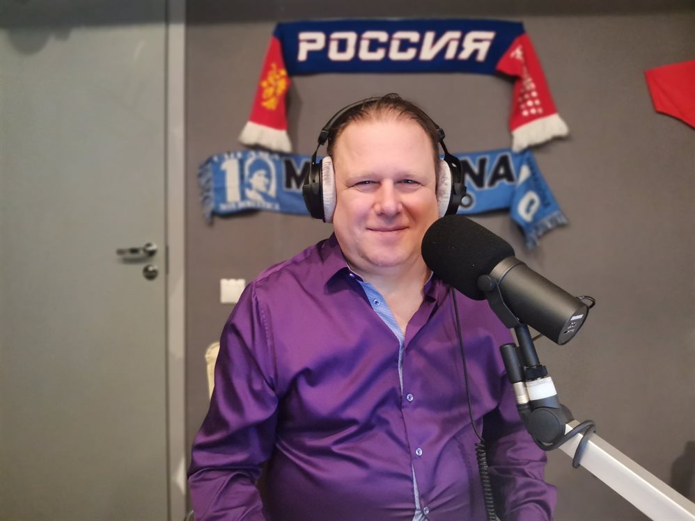 Спортивный журналист. Спортивные журналисты России. Первое спортивное радио ведущие. Первый спортивное радио