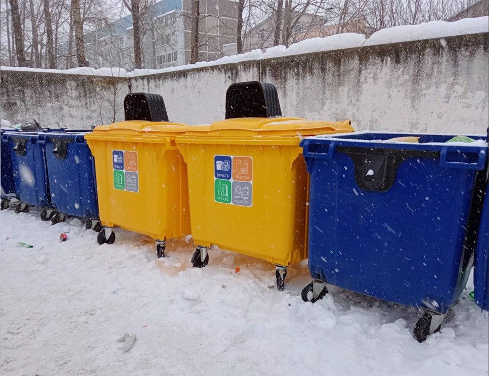 На улицах Ульяновска устанавливают новые контейнеры для раздельного сбора мусора