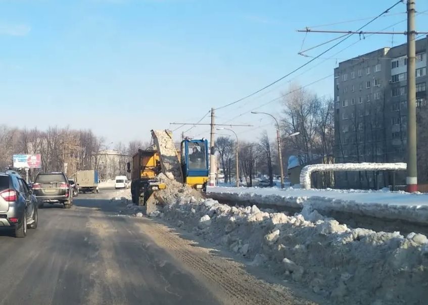 Ночью с десяти улиц Ульяновска вывозили снег, на 14 – расширяли дорогу