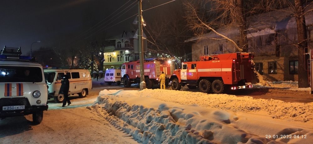 Ночью в Засвияжье горели два дома, спасли 20 жильцов