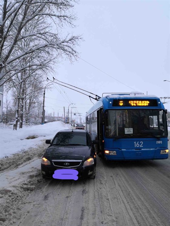 Ни проехать ни пройти. Почему в Ульяновске троллейбусы меняют маршруты
