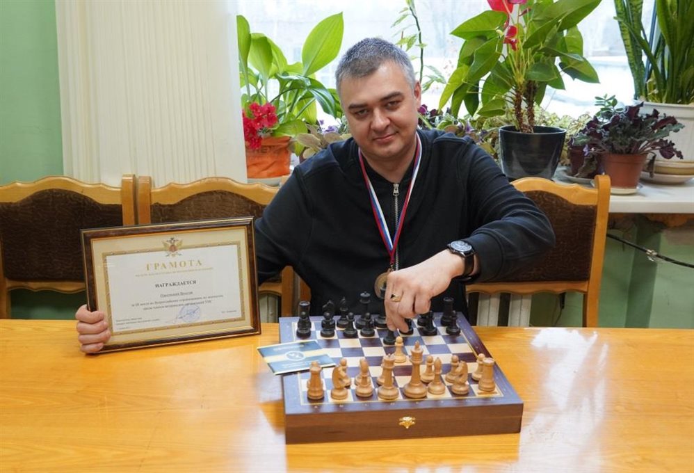 Ульяновец Ярослав Павловский награжден шахматами Карпова