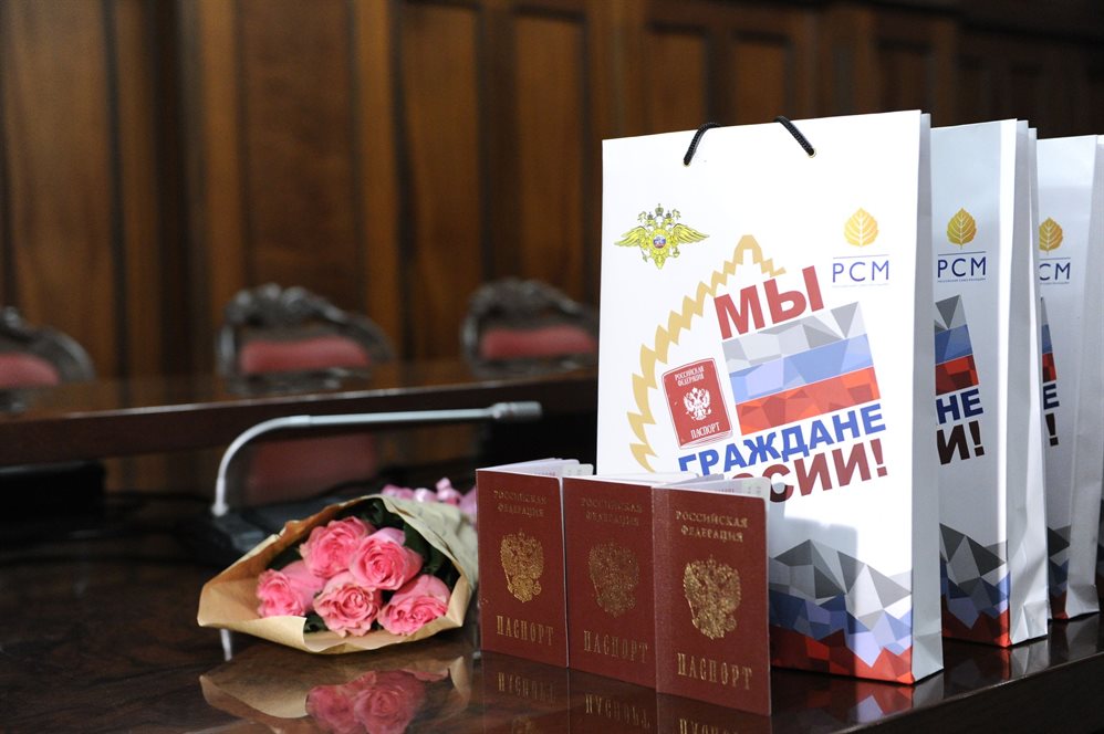 Ульяновским ребятам предлагают получить первый паспорт в торжественной обстановке
