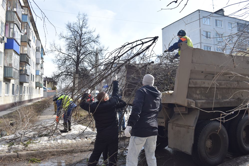 Во время субботника из Ульяновска вывезли 660 кубометров мусора