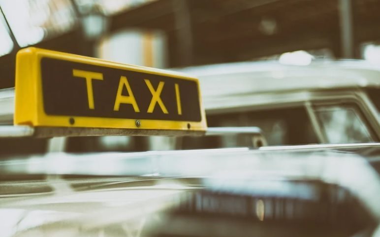 Ульяновские ветераны смогут бесплатно пользоваться такси до конца года
