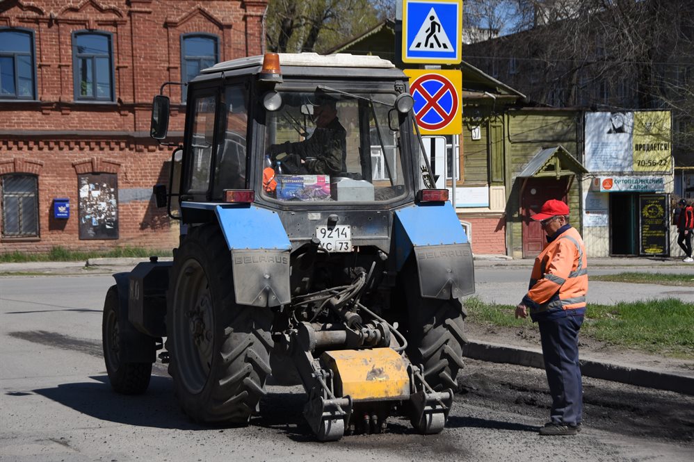 В Ульяновске дорожники продолжают ремонт и уборку улиц
