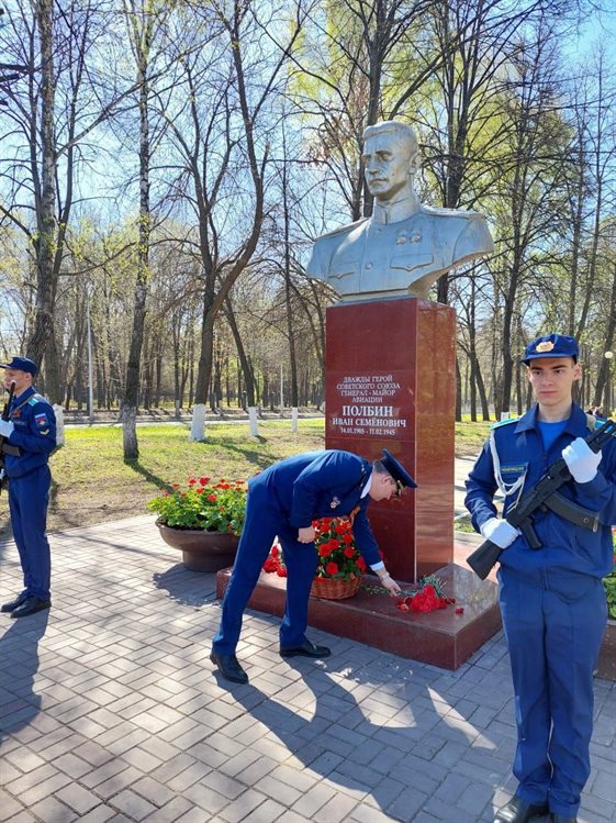 Сотрудники ульяновской прокуратуры почтили память Героя Полбина