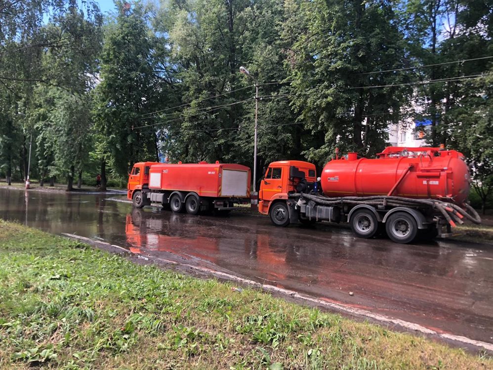 Восемь рабочих бригад очищают в Ульяновске ливнёвки