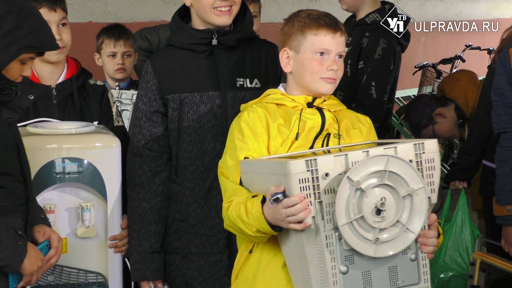 Ульяновские школьники сдают технику на утилизацию