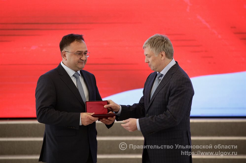 Глава региона наградил 35 жителей Ульяновска