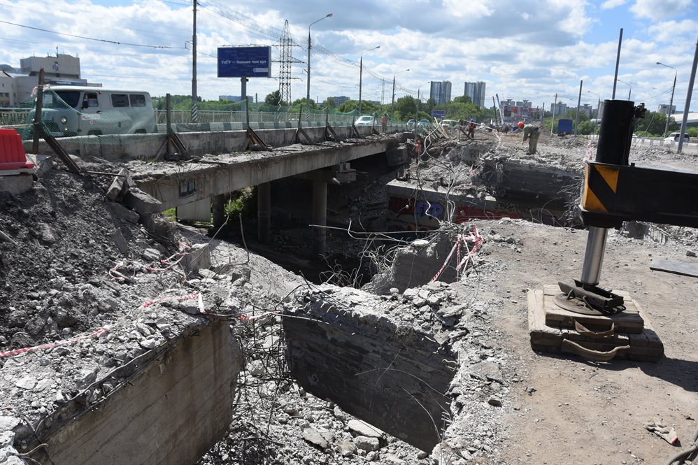 В Ульяновске демонтировали 520 «квадратов» средней части минаевского моста