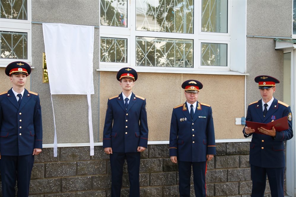 В дань памяти первым следователям на здании СК в Ульяновске открыли фасадную табличку