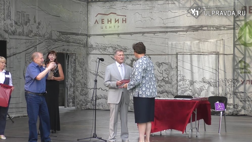 Сотрудников Ленинского мемориала наградили медалями