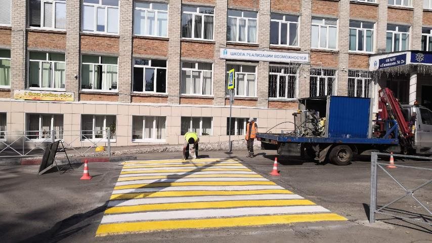 У школ Ульяновска устанавливают светофоры и обновляют разметку