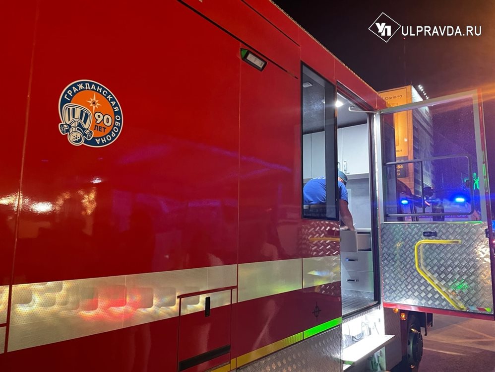 Ульяновские спасатели два раза за ночь ездили тушить горящую мебель на проспект Созидателей