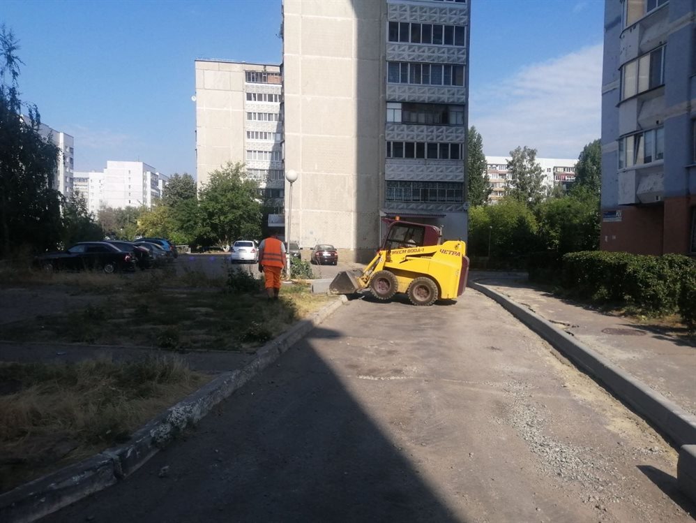 В Ульяновске 13 бригад ремонтируют дворы и дороги