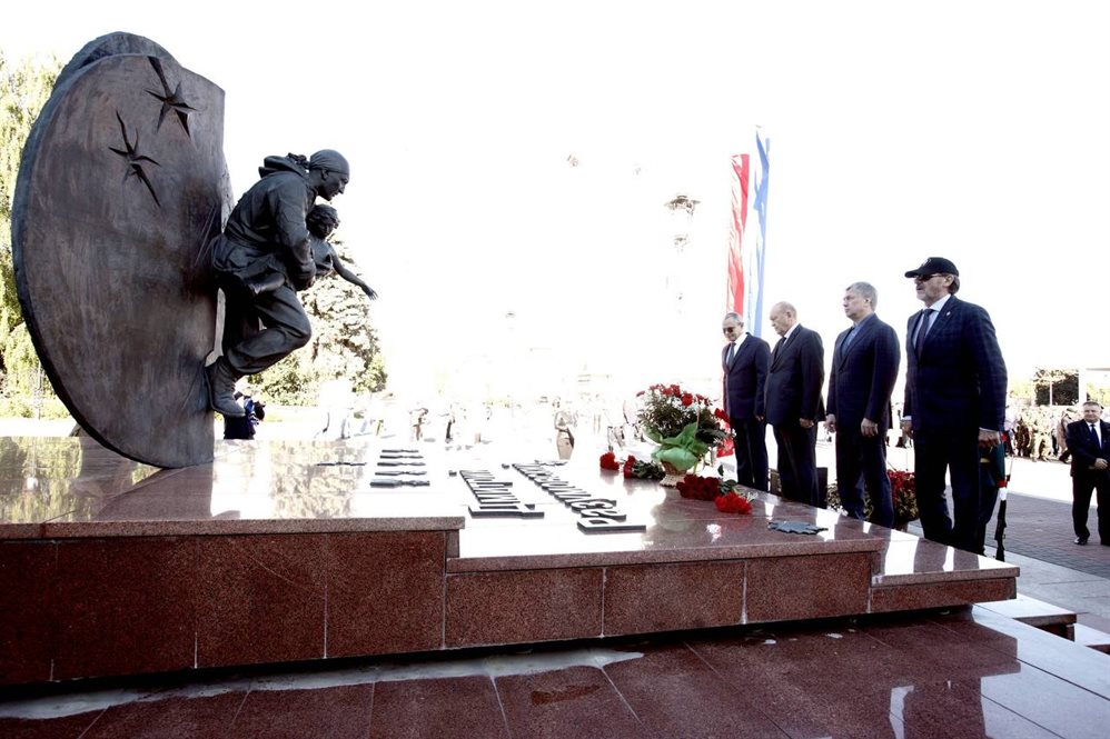 Алексей Русских почтил память героев, погибших в Беслане