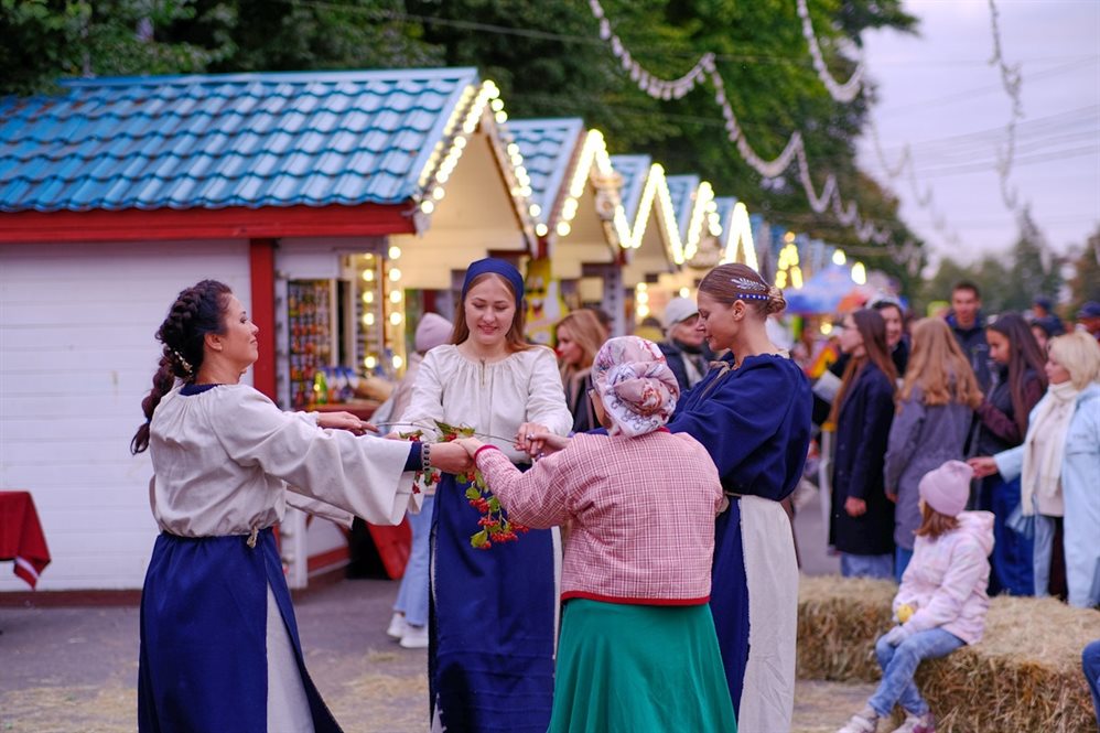 Ульяновцам показали народные традиции в современном мире и энергетику хороводов