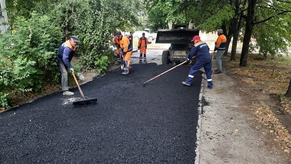 За неделю в областном центре отремонтировали более восьми тысяч квадратных метров дорог