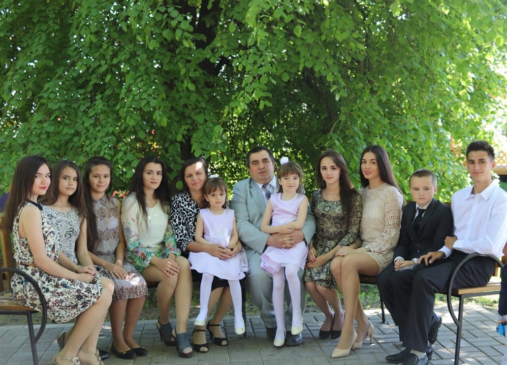 10 детей и 5 внуков. В чем главное счастье большой семьи из Ульяновска