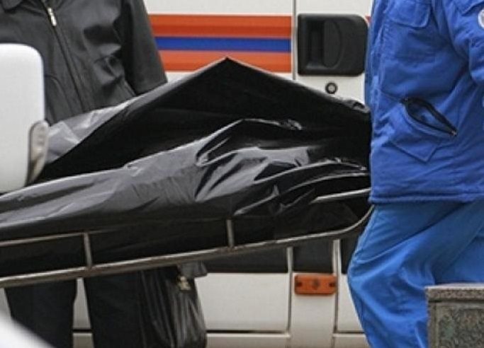 В гараже в рабочем посёлке Ишеевка нашли мёртвого мужчину