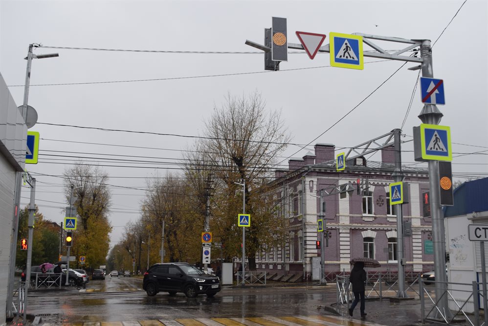 На дорогах областного центра установили 21 новый светофор