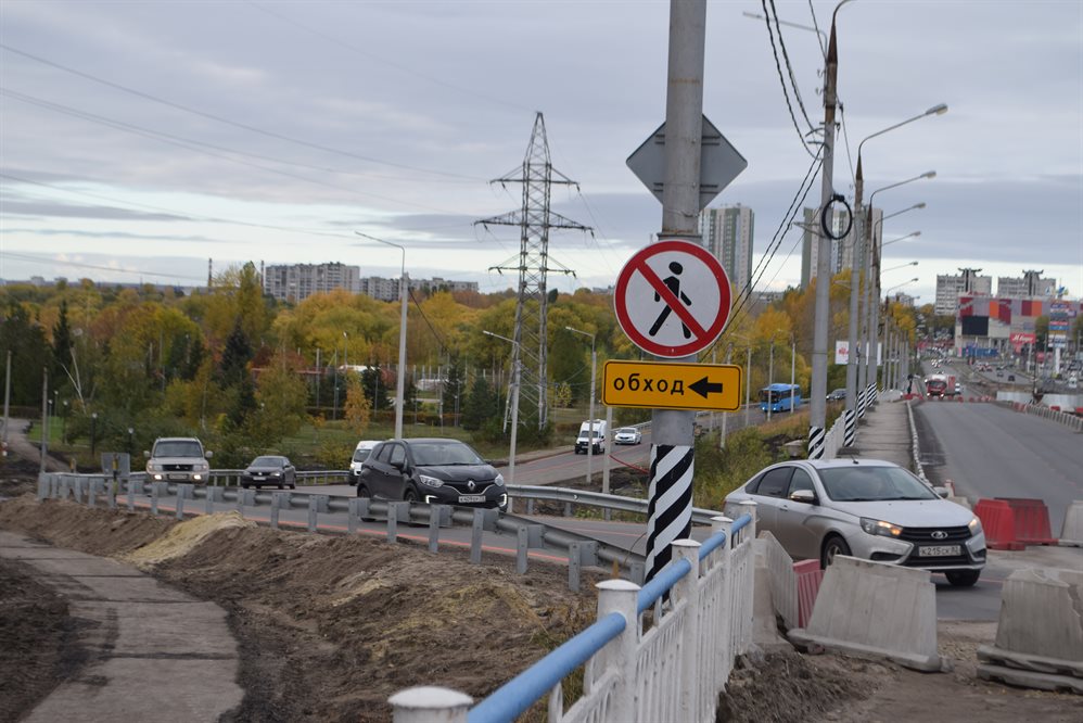 В Ульяновске вдоль моста на улице Минаева запущена временная объездная дорога